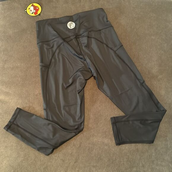 Women’s Buc-ee’s Black Leggings Yoga Pants Capri Cropped Size XS NWT - Picture 7 of 8